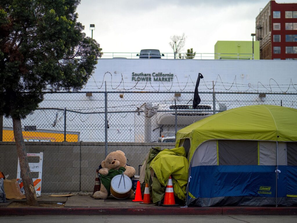 homeless community los angeles vulnerability to violent crime