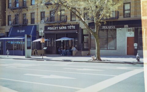 armed robbery at NYC Popeyes fast food restaurant