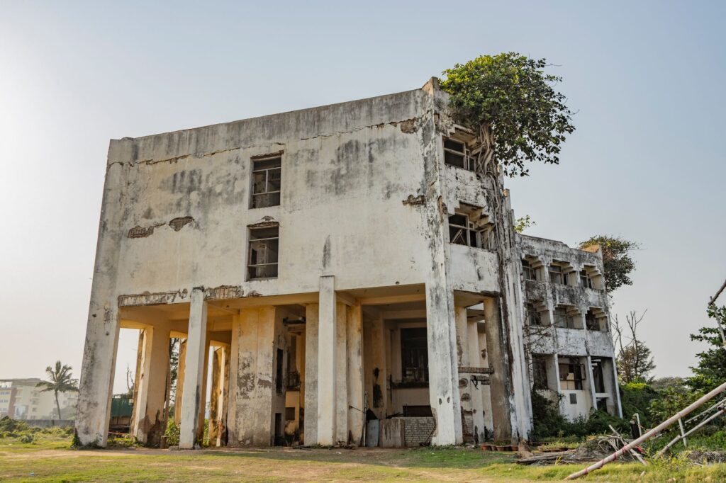 shuttered hotel in Acapulco representing economic collapse in Mexico's worst city