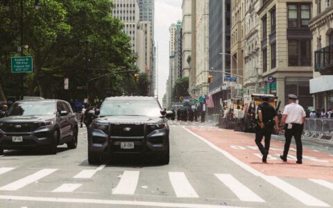 police responding to bomb threat at a Jewish community center in New York City