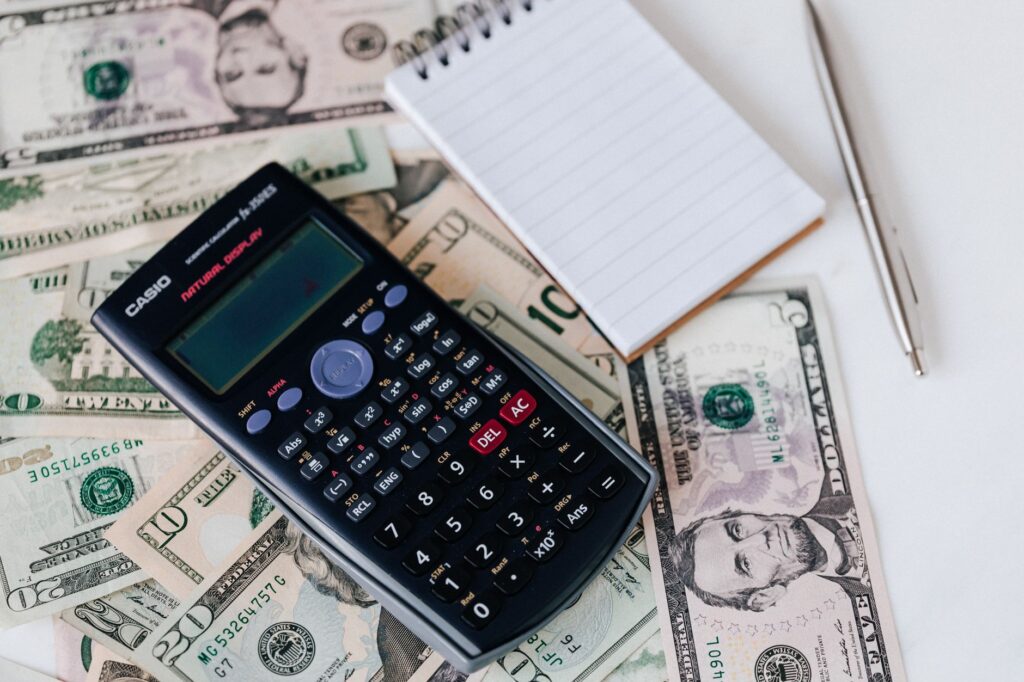 Louisiana consumer calculating payday loan costs and alternatives