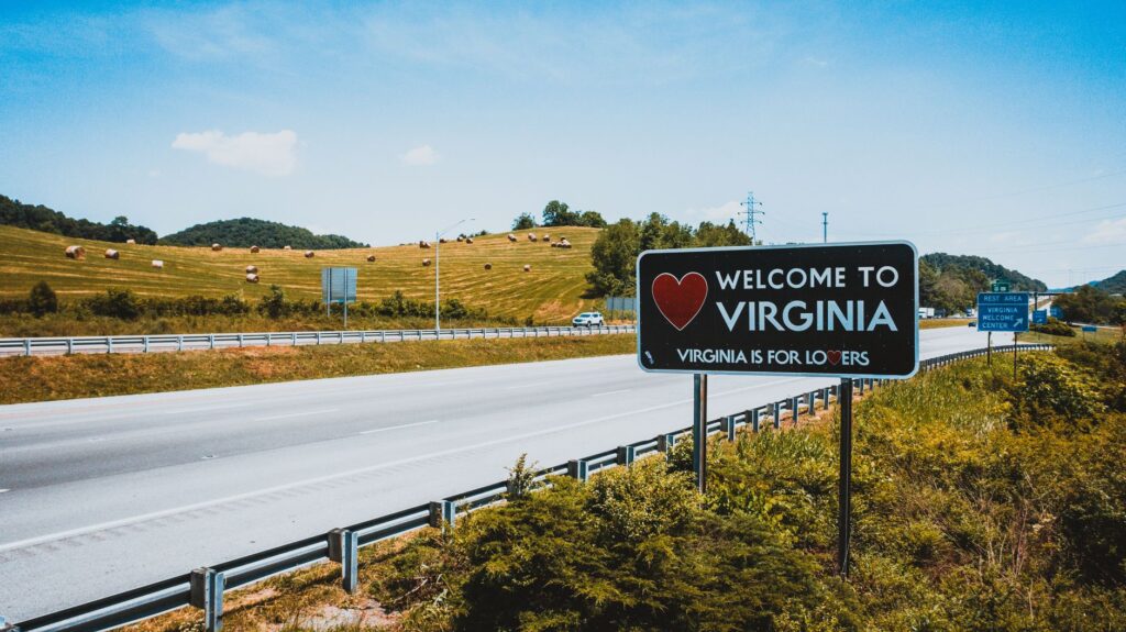 Tennessee road with highway signs illustrating state driving laws