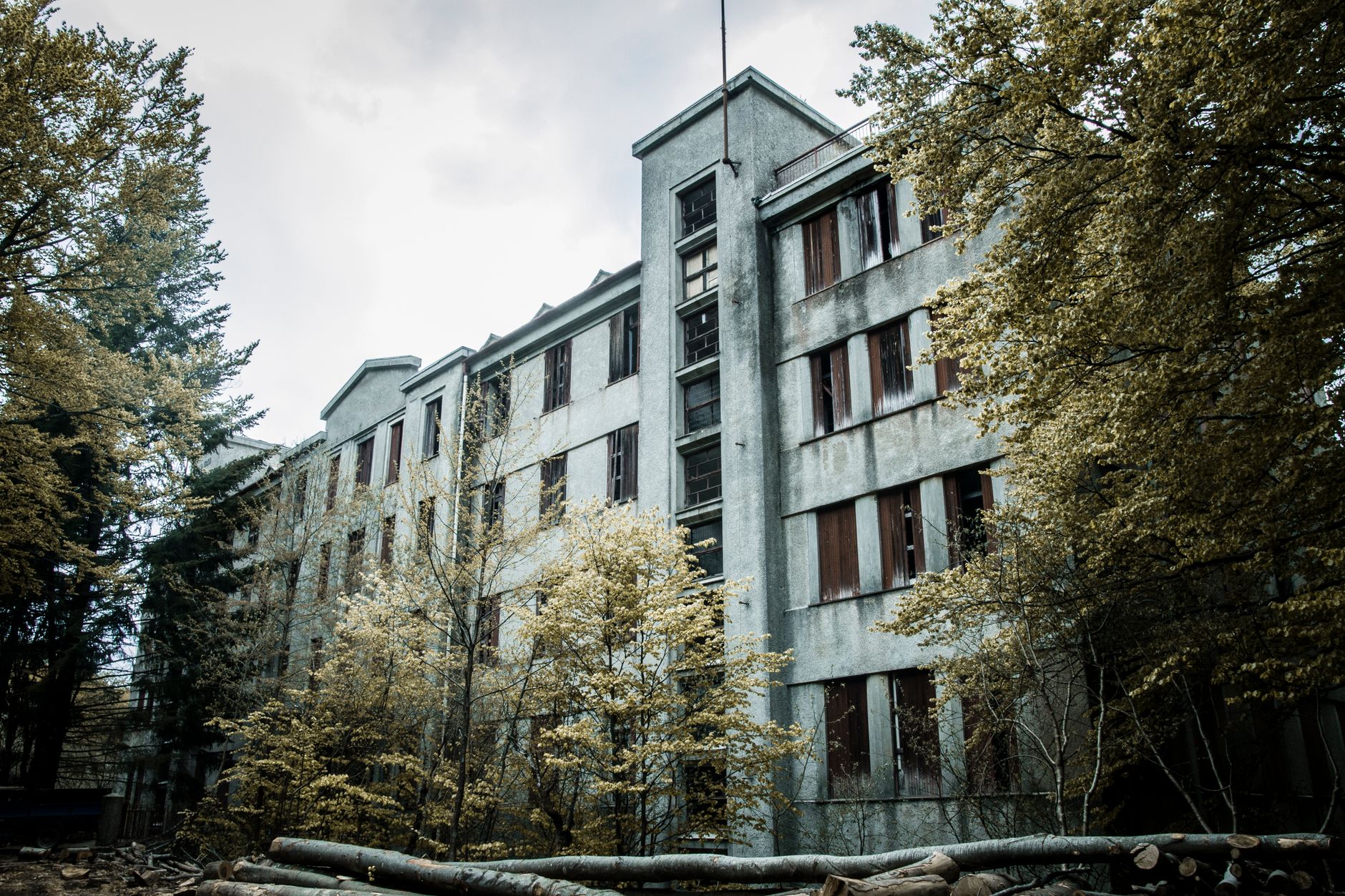 exterior of Topeka State Hospital historic psychiatric facility
