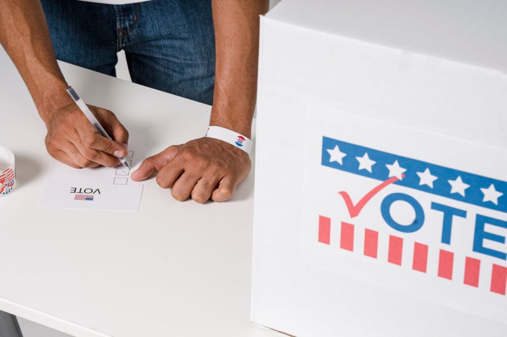 voters lined up at a polling place in a Washington battleground city during the 2024 Republican vs Democrat war
