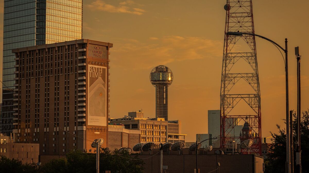 Dallas skyline at sunset featuring Reunion Tower