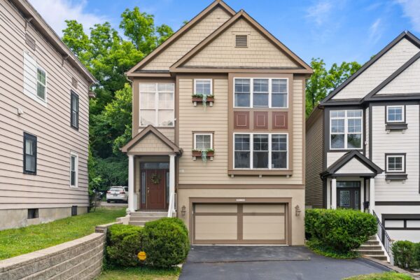 Affordable residential houses in a Midwest neighborhood