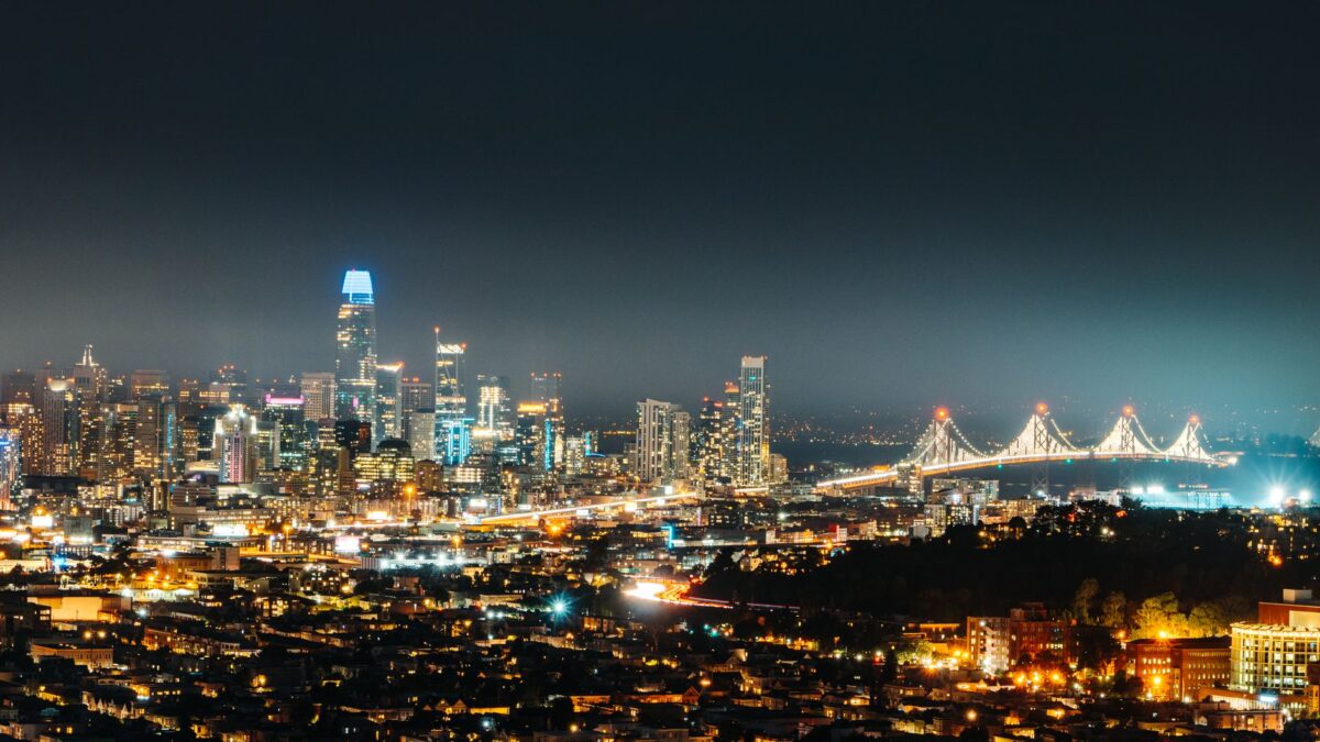 San Francisco skyline with the Bay at sunset, featured in the 2026 SF safety guide