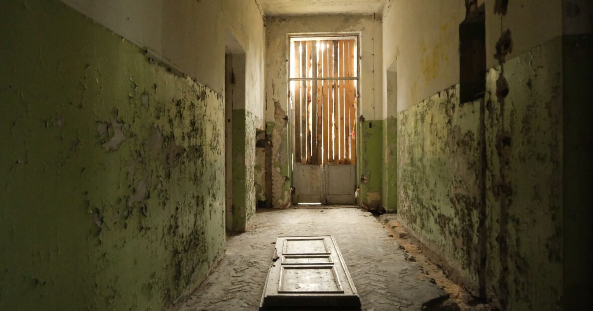 haunted upstate New York asylum hallway where 1700 died