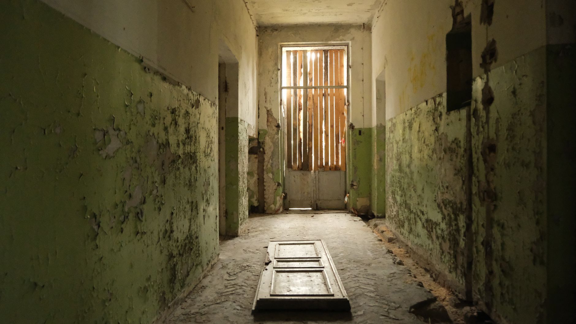 haunted upstate New York asylum hallway where 1700 died