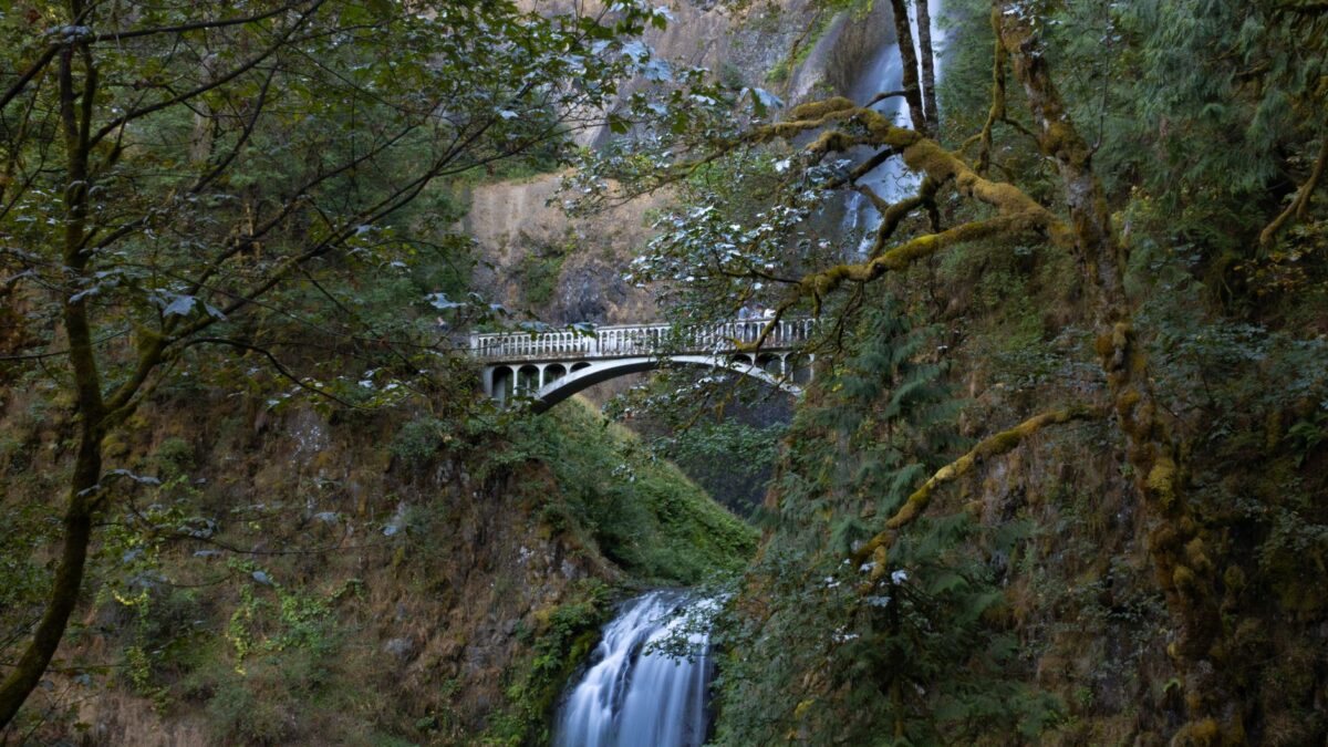 Multnomah Falls with historic bridge in the Columbia River Gorge, Oregon